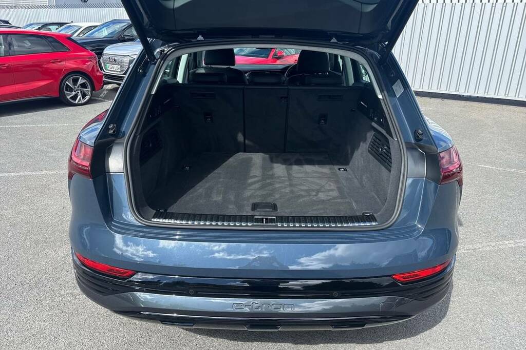 Audi Q8 e tron 250Kw 50 Quattro 95Kwh Sport Blue #2