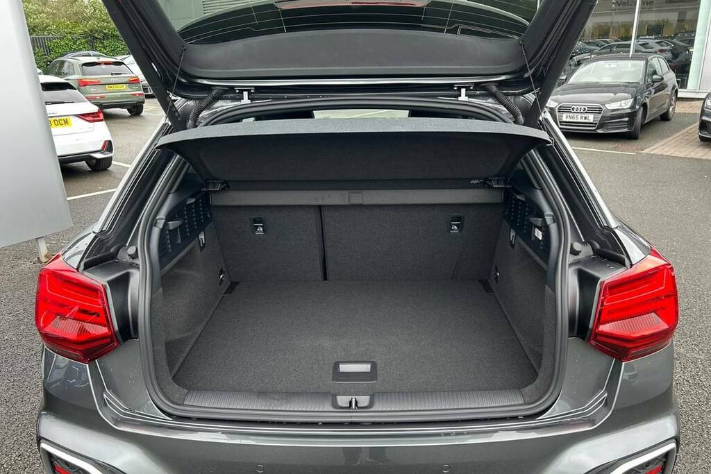 Audi Q2 35 Tfsi S Line S Tronic Grey #2
