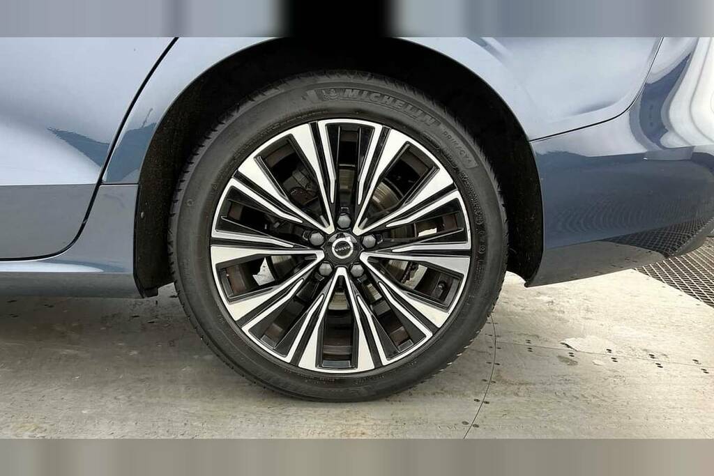 Volvo V60 2.0 B3p Core 7 Speed Blue #4
