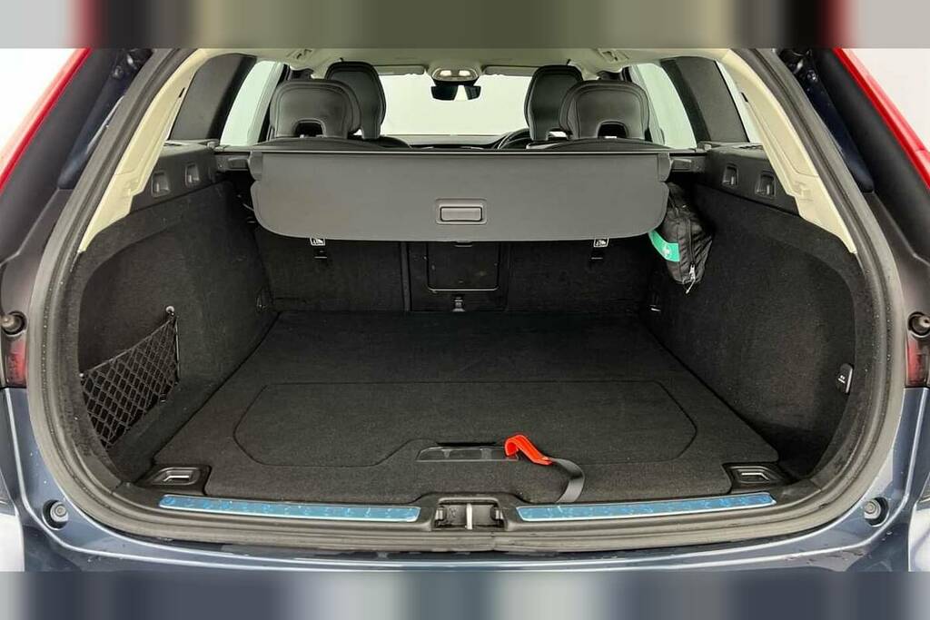 Volvo V60 2.0 B3p Core 7 Speed Blue #5