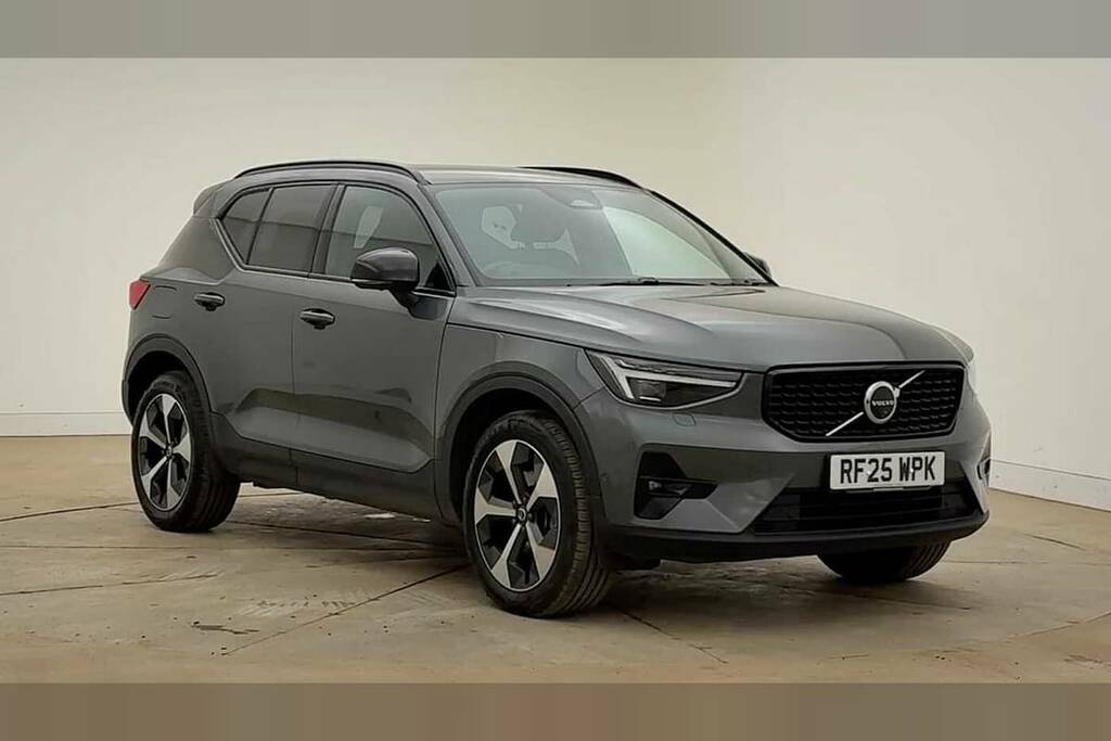 Volvo XC40 2.0 B4p Plus Pro Dark