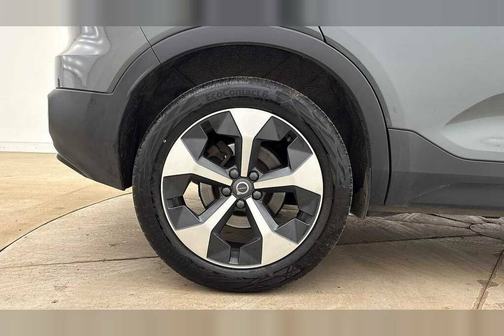 Volvo XC40 2.0 B4p Plus Pro Dark #4