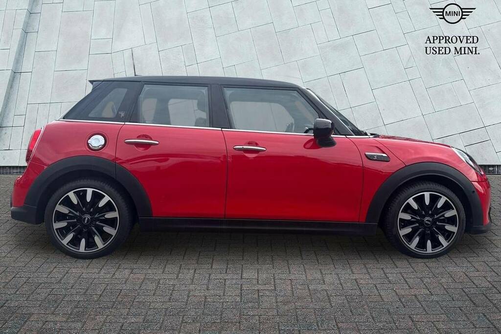 Mini Hatch 5-Door Cooper S Exclusive BU23KKP Red #3