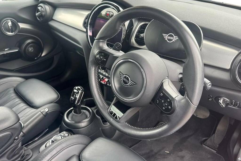 Mini Hatch 5-Door Cooper S Exclusive BU23KKP Red #6