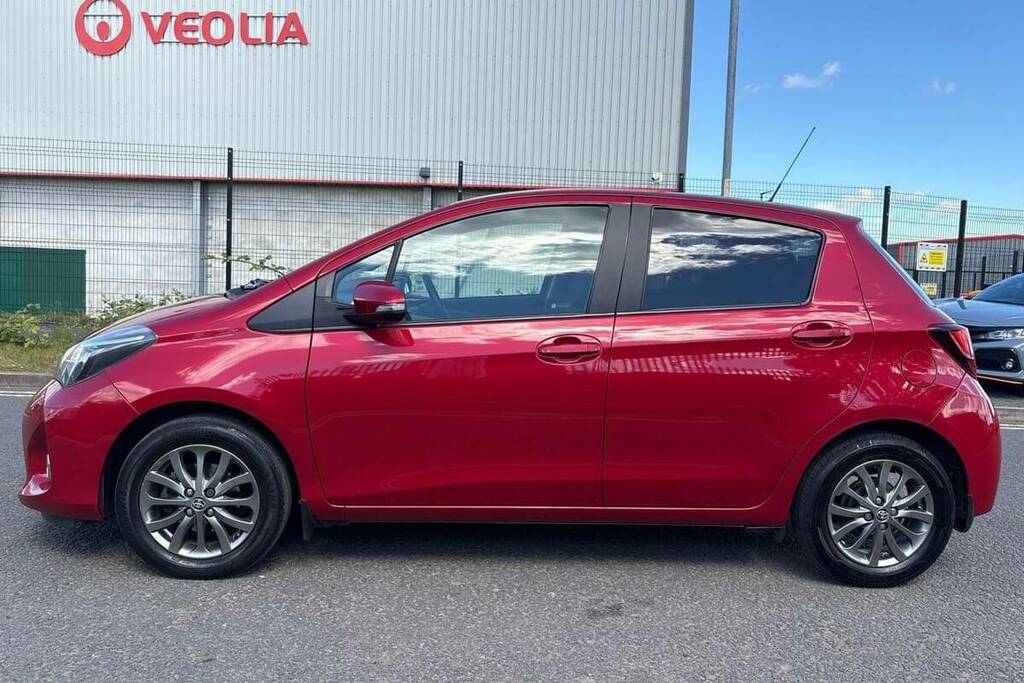 Toyota Yaris 1.33 Vvt-i Icon Red #4