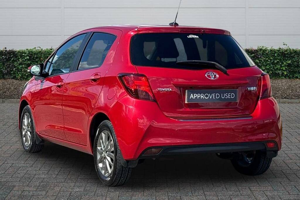 Toyota Yaris 1.33 Vvt-i Icon Red #5