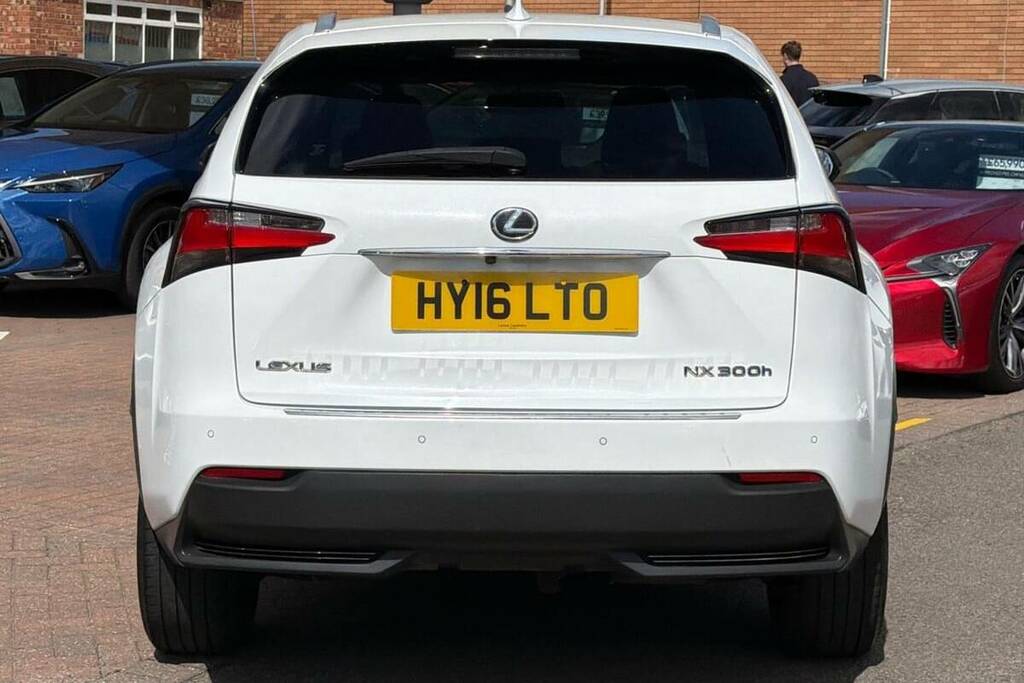 Lexus NX 300H 2.5 Premier Cvt Red #26
