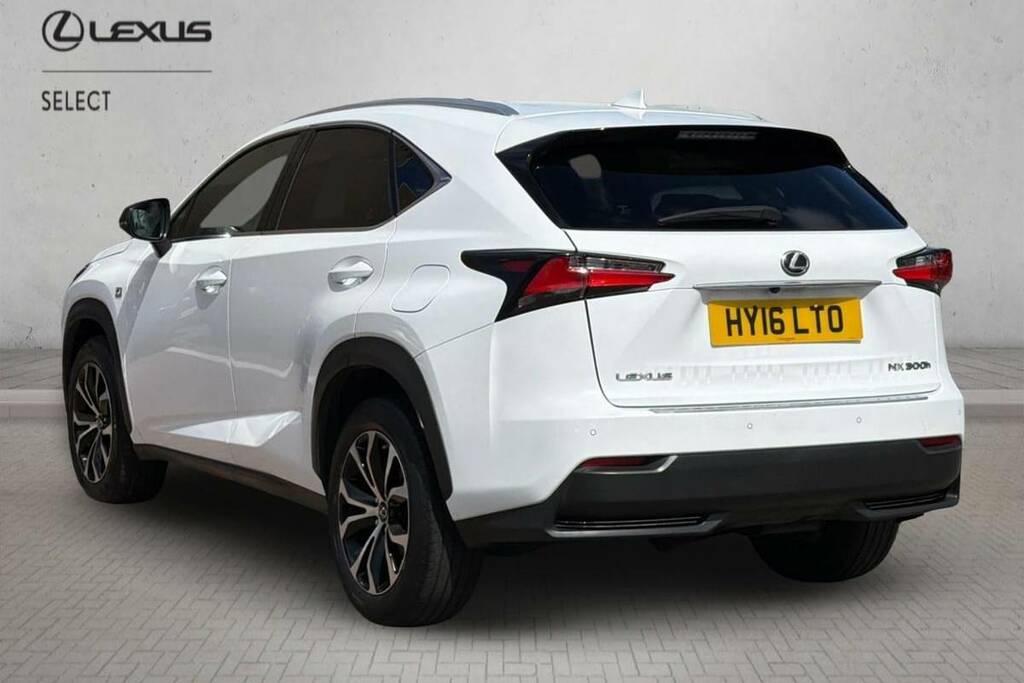 Lexus NX 300H 2.5 F-sport Cvt White #4