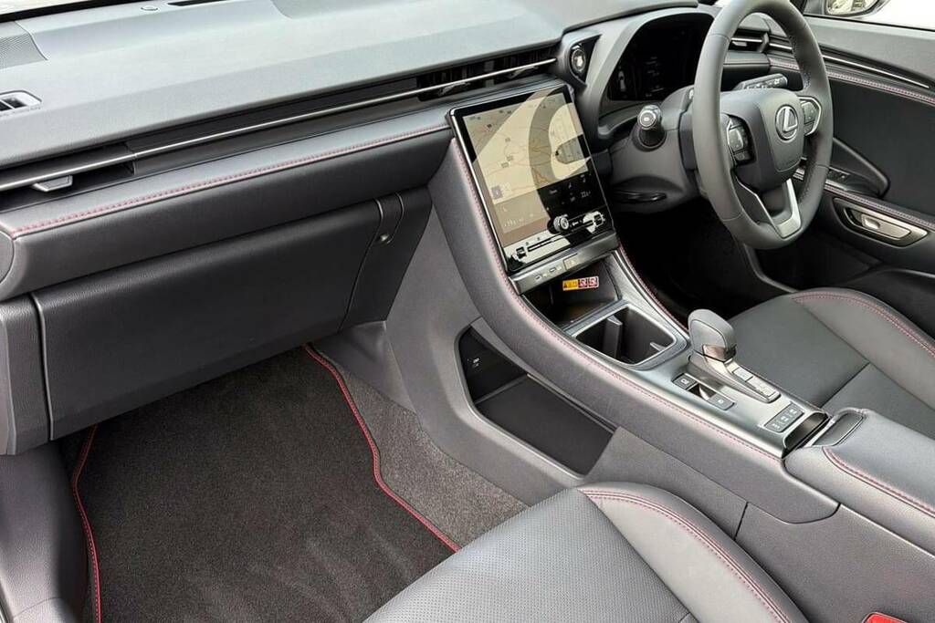 Lexus LBX 1.5 Premium Plus E-cvt Silver #4