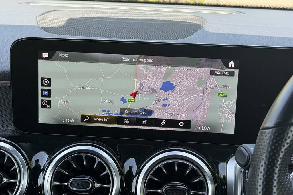 Mercedes-Benz GLB Class 200 Amg Line Premium 7G-tronic KW72FOU Black #3