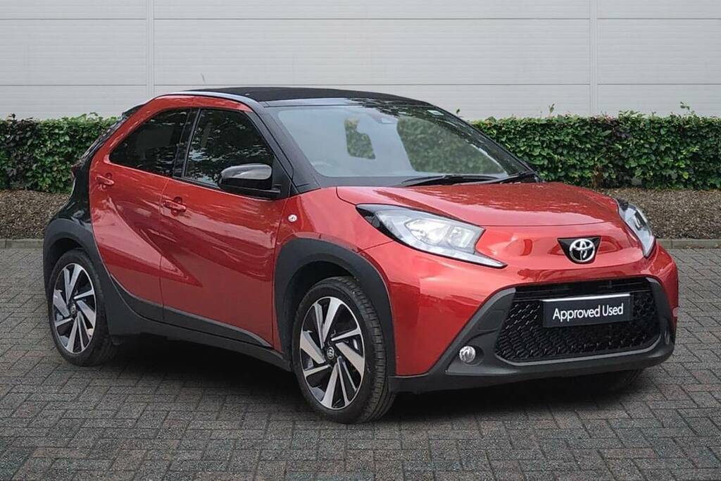 Toyota Aygo X 1.0 Vvt-i Edge Canvasparking Red