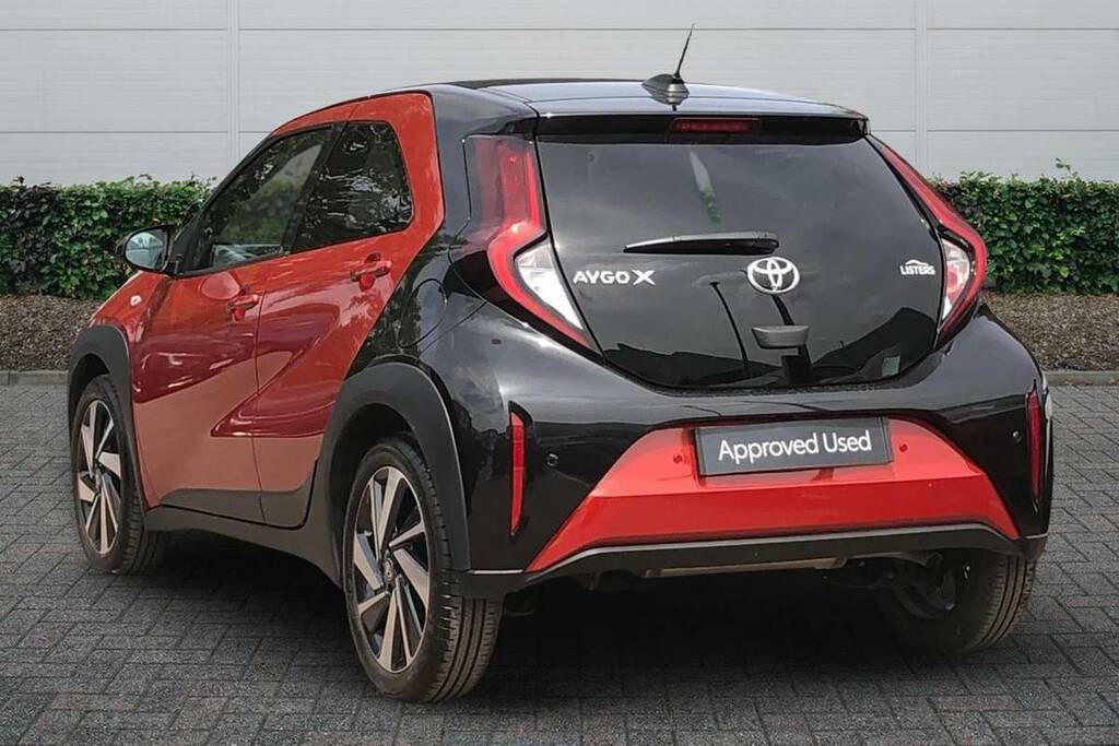 Toyota Aygo X 1.0 Vvt-i Edge Canvasparking Red #2
