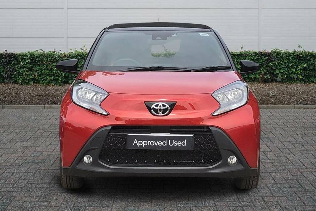 Toyota Aygo X 1.0 Vvt-i Edge Canvasparking Red #3