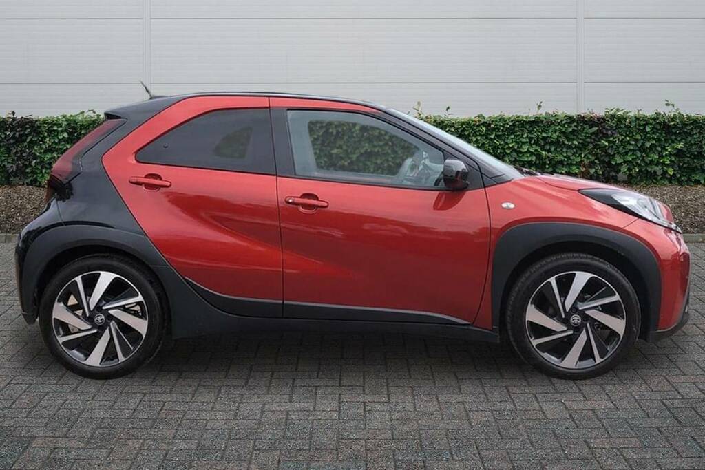 Toyota Aygo X 1.0 Vvt-i Edge Canvasparking Red #5