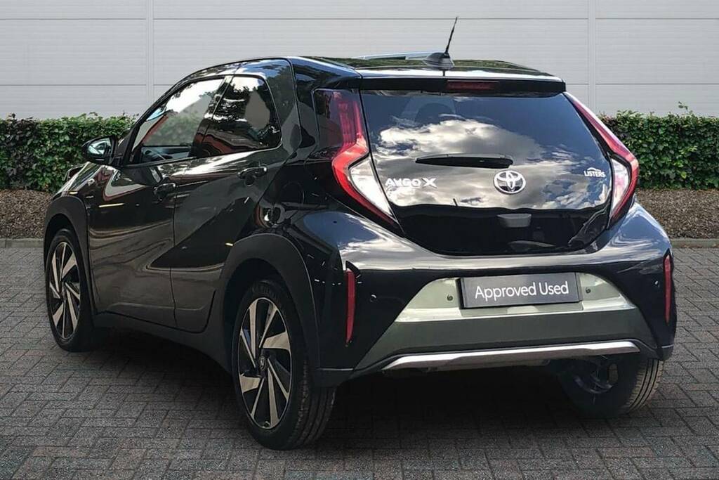 Toyota Aygo X 1.0 Vvt-i Exclusive Green #2
