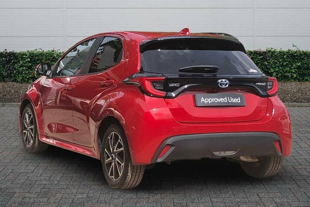 Toyota Yaris 1.5 Hybrid Design Cvt  #2
