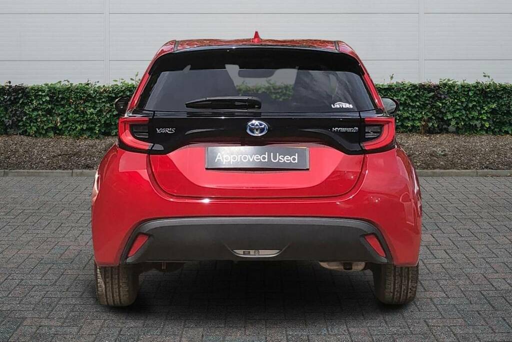 Toyota Yaris 1.5 Hybrid Design Cvt  #4