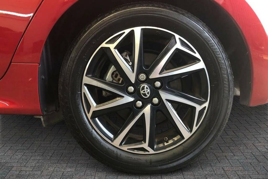 Toyota Yaris 1.5 Hybrid Design Cvt  #6