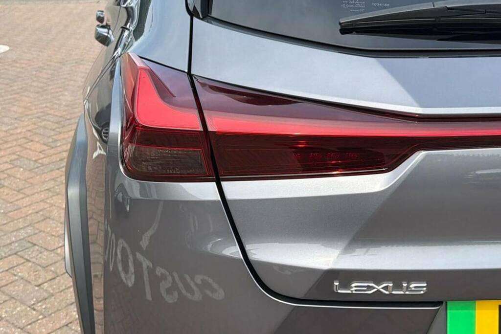 Lexus UX 250H Takumi Silver #20