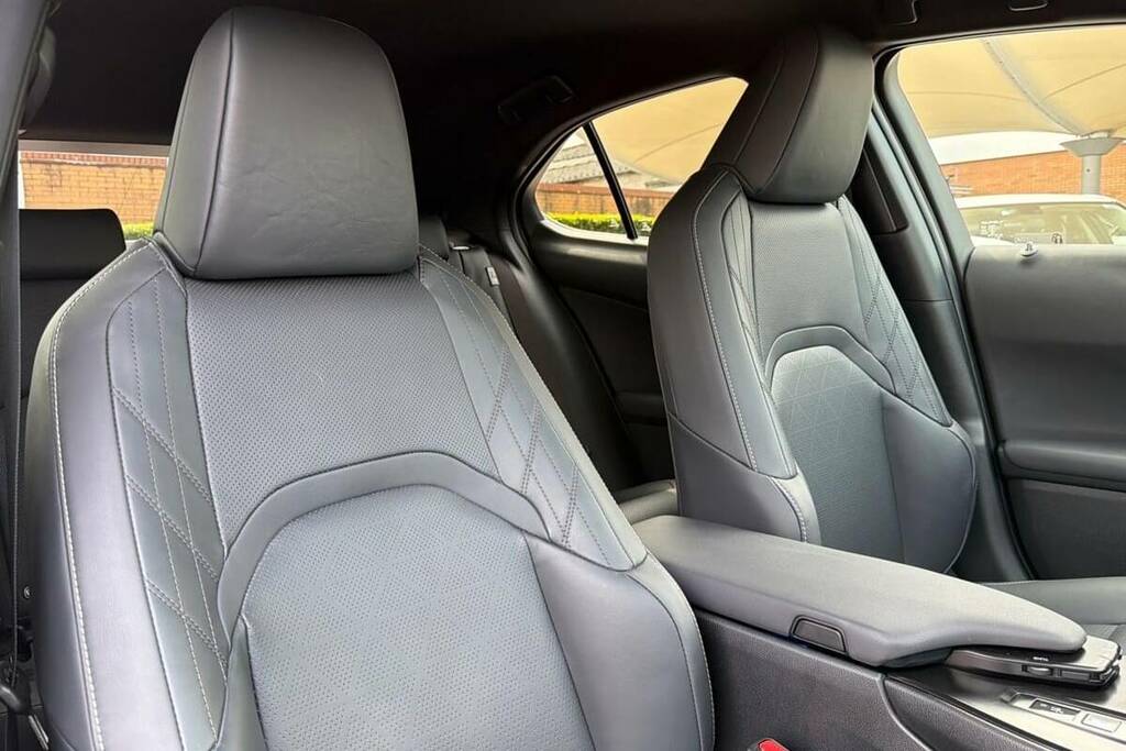 Lexus UX 250H Takumi Silver #16