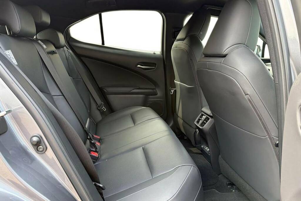 Lexus UX 250H Takumi Silver #8
