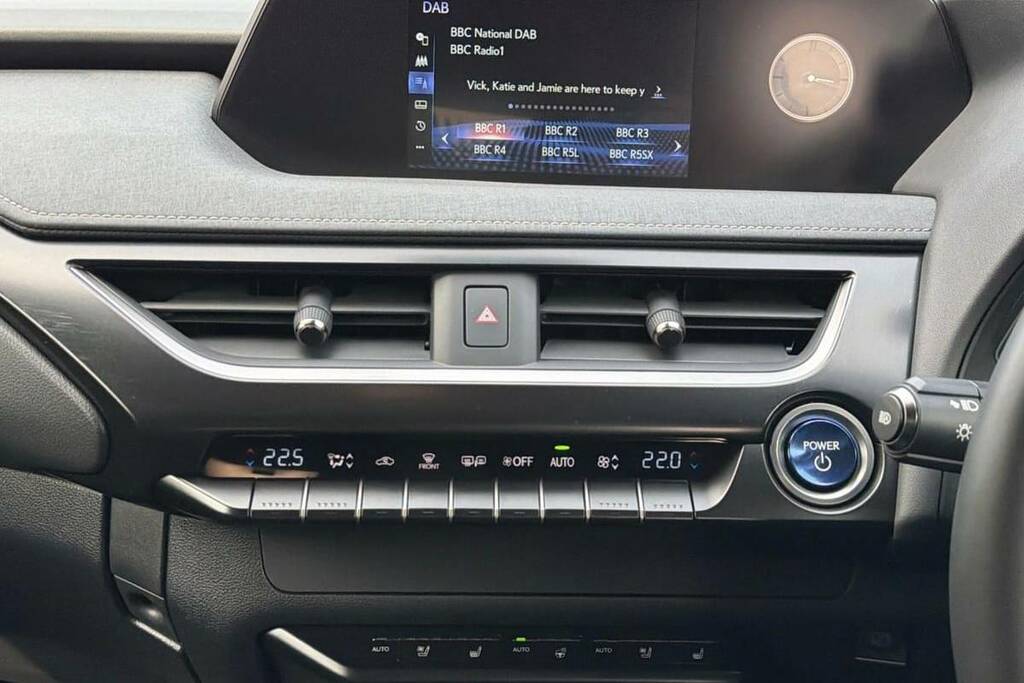 Lexus UX 250H Takumi Silver #9