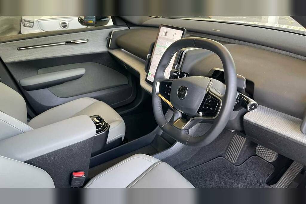 Volvo EX30 200Kw Sm Extended Range Plus 69Kwh White #4