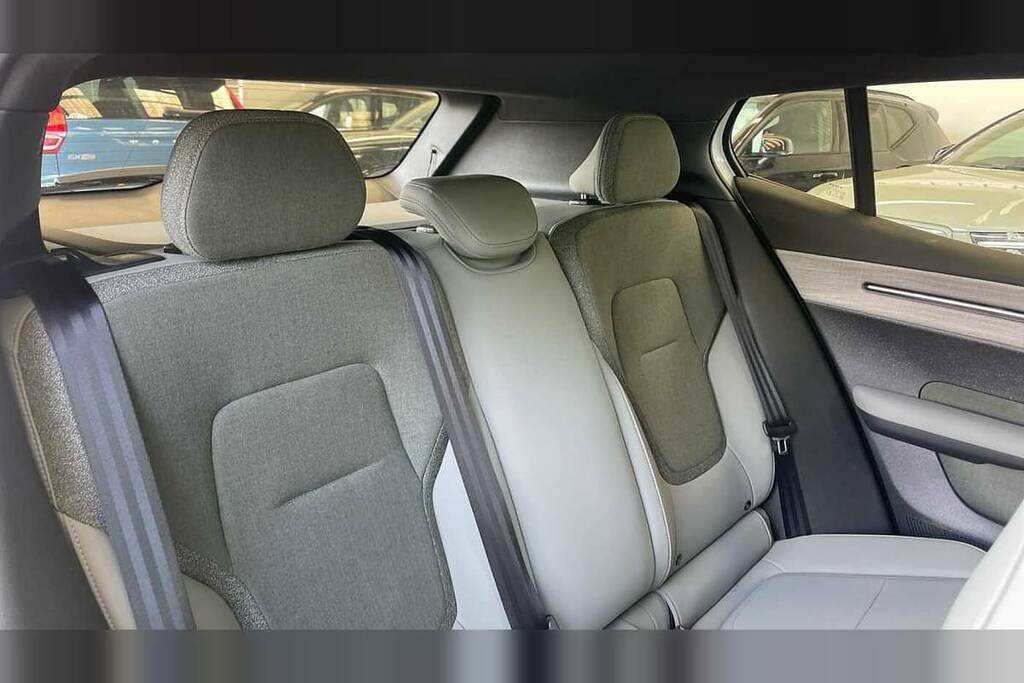 Volvo EX30 200Kw Sm Extended Range Plus 69Kwh White #6