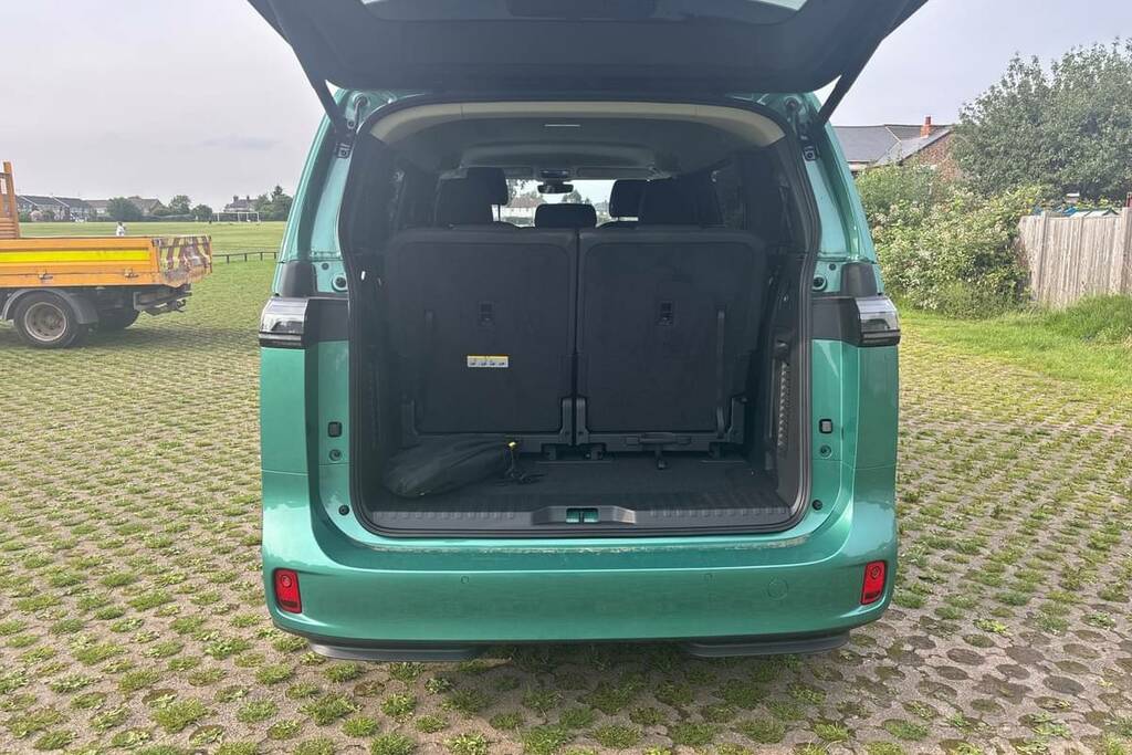 Volkswagen ID.Buzz 210Kw Life Pro 86Kwh Lwb 7 Seat Green #2
