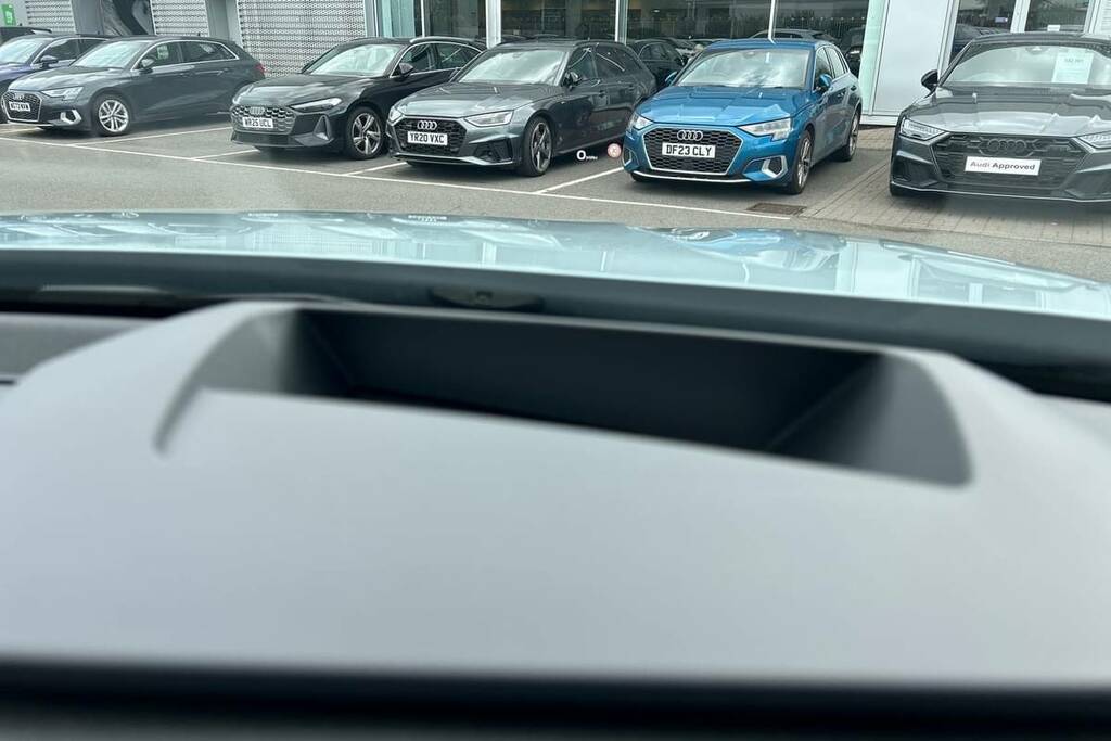 Audi Q3 1.5 E-hybrid Edition 1 S Tronic Grey #5