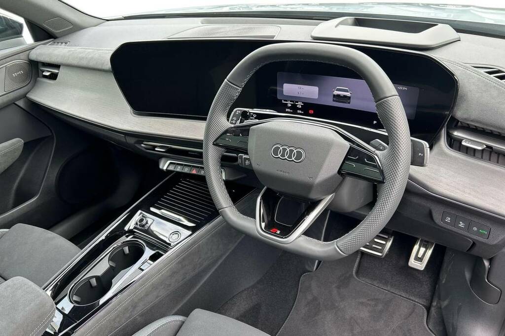 Audi Q3 1.5 E-hybrid Edition 1 S Tronic Grey #4