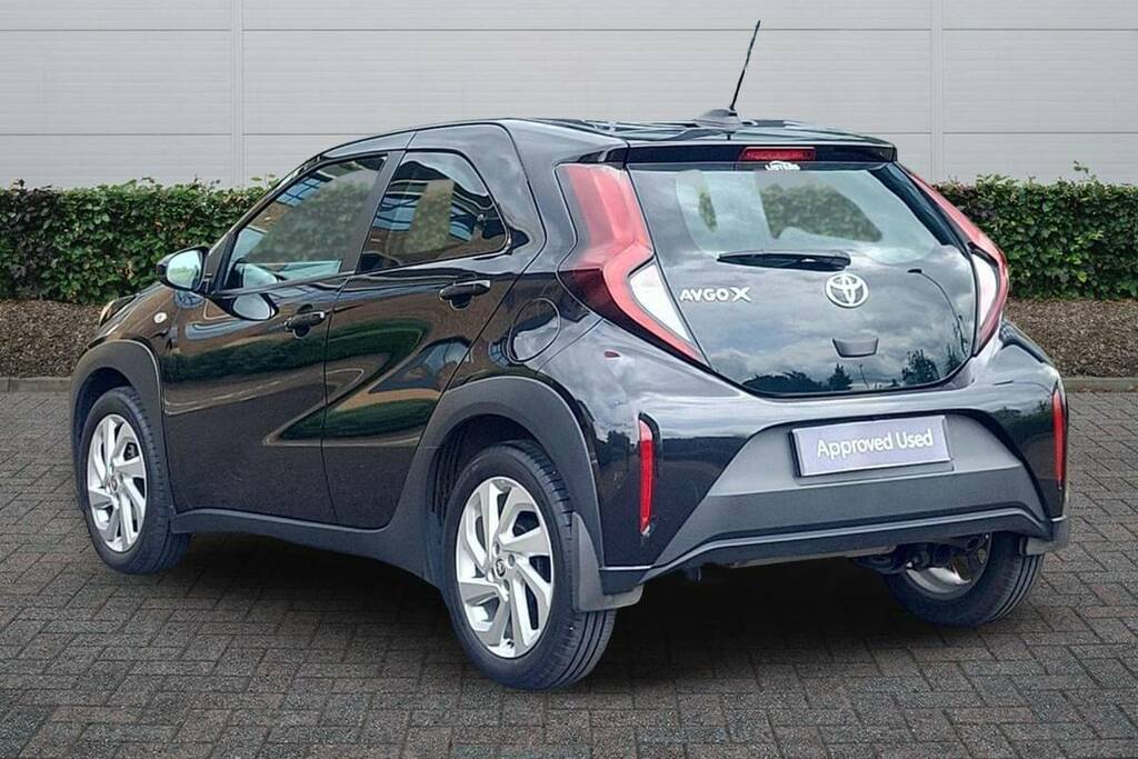 Toyota Aygo X 1.0 Vvt-i Pure BK74AUO Black #2