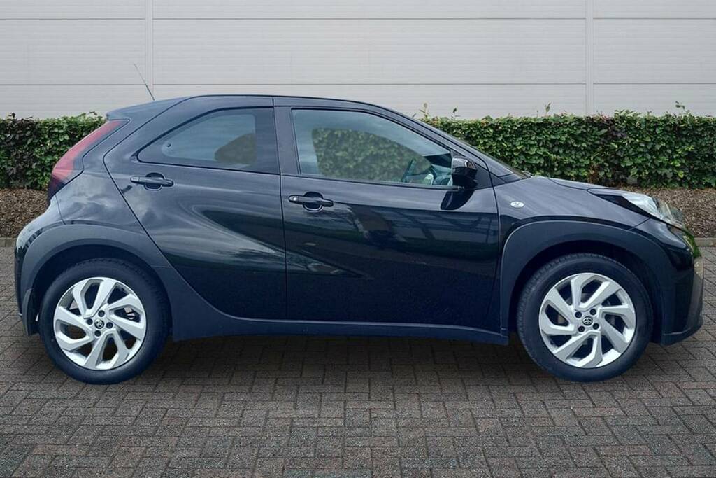 Toyota Aygo X 1.0 Vvt-i Pure BK74AUO Black #5