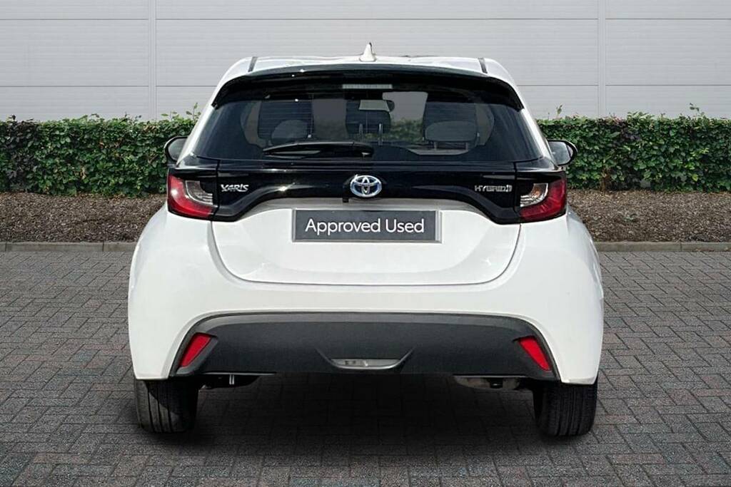 Toyota Yaris 1.5 Hybrid Icon Cvt White #4