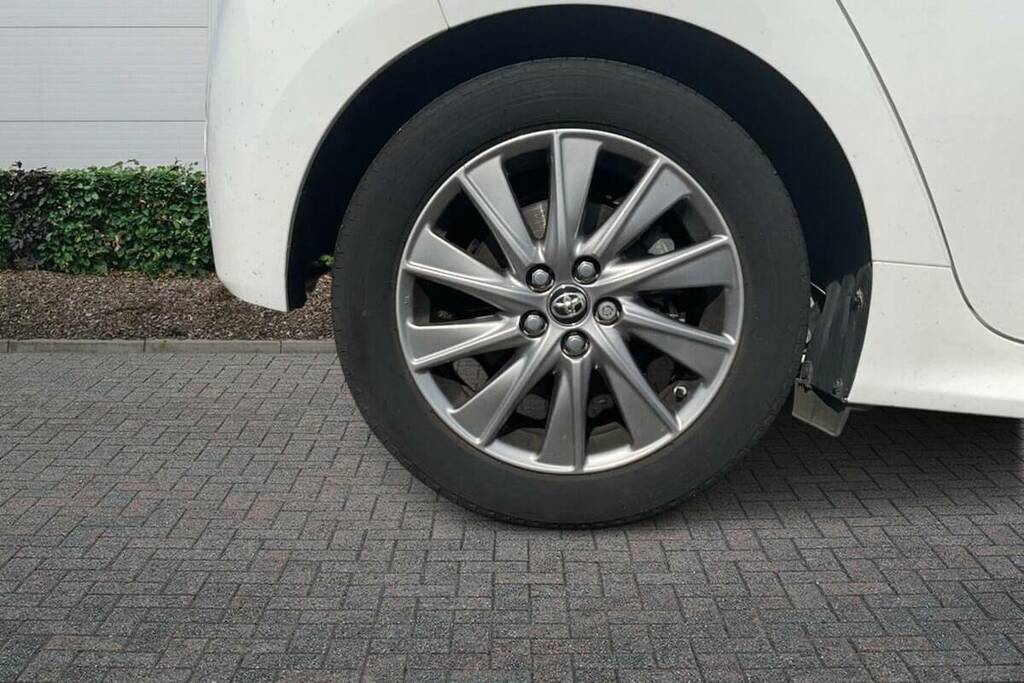 Toyota Yaris 1.5 Hybrid Icon Cvt White #6