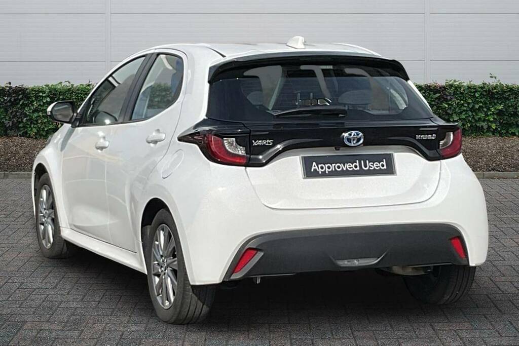 Toyota Yaris 1.5 Hybrid Icon Cvt White #2