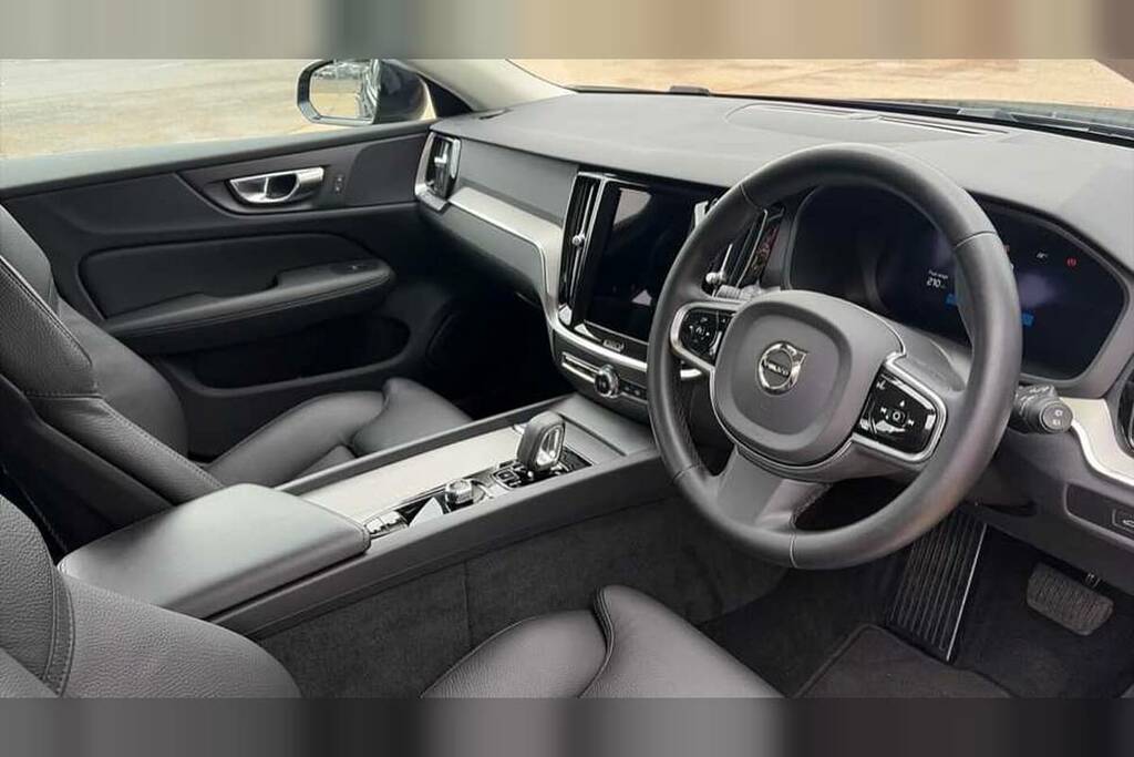 Volvo V60 2.0 B4p Plus Dark 7 Speed Black #4