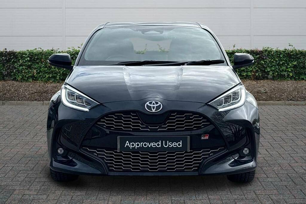 Toyota Yaris 1.5 Hybrid 130 Gr Sport Cvt Safety Pack Black #3