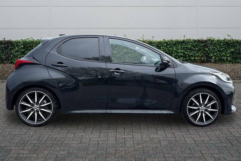 Toyota Yaris 1.5 Hybrid 130 Gr Sport Cvt Safety Pack Black #5