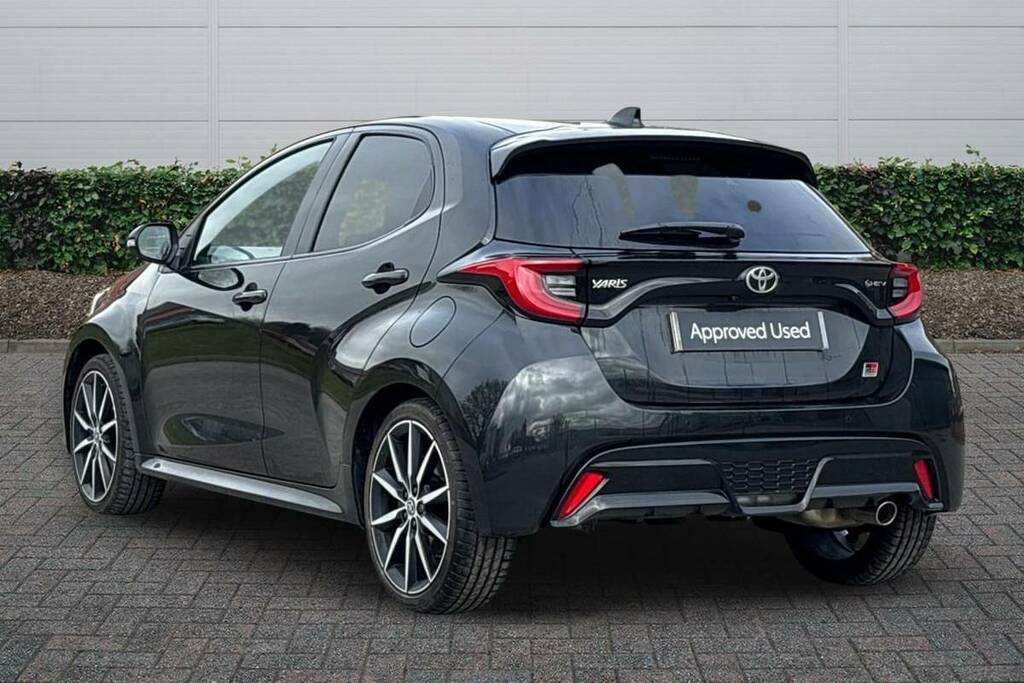 Toyota Yaris 1.5 Hybrid 130 Gr Sport Cvt Safety Pack Black #2