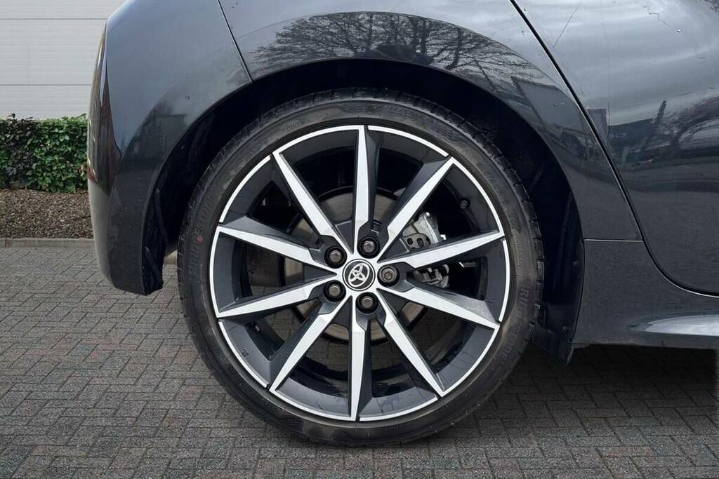 Toyota Yaris 1.5 Hybrid 130 Gr Sport Cvt Safety Pack Black #6