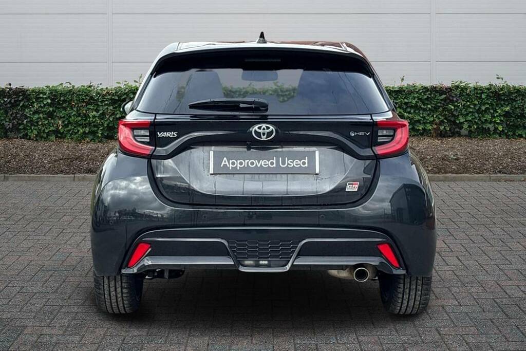 Toyota Yaris 1.5 Hybrid 130 Gr Sport Cvt Safety Pack Black #4