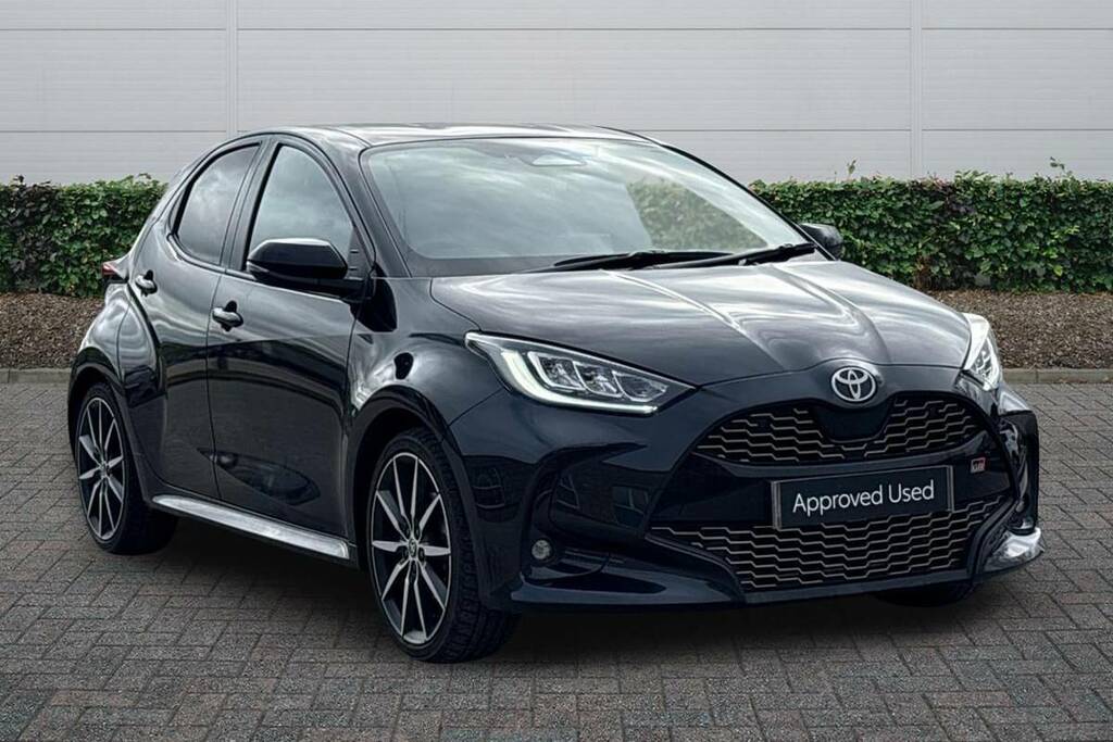 Toyota Yaris 1.5 Hybrid 130 Gr Sport Cvt Safety Pack Black