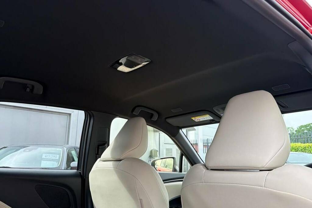 Lexus LBX 1.5 Vibrant Edition E-cvt Bi-tone Red #19