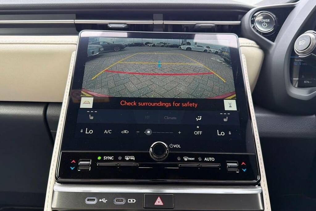 Lexus LBX 1.5 Vibrant Edition E-cvt Bi-tone Red #28