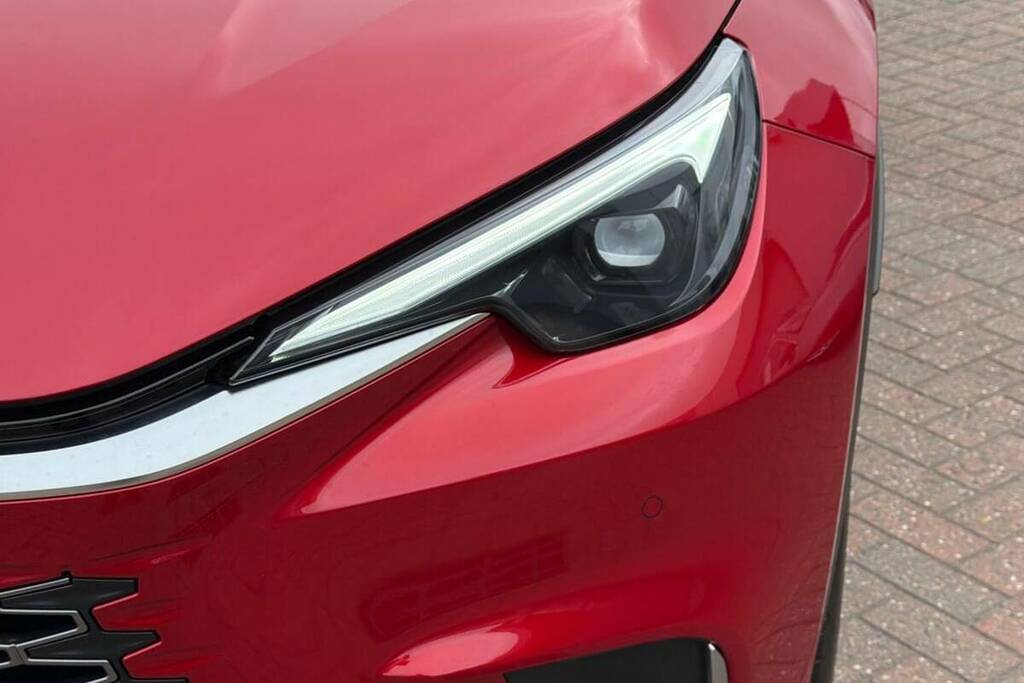 Lexus LBX 1.5 Vibrant Edition E-cvt Bi-tone Red #20