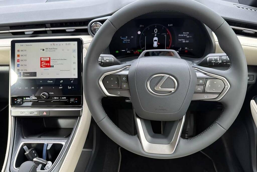 Lexus LBX 1.5 Vibrant Edition E-cvt Bi-tone Red #7
