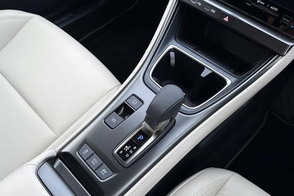 Lexus LBX 1.5 Vibrant Edition E-cvt Bi-tone Red #27