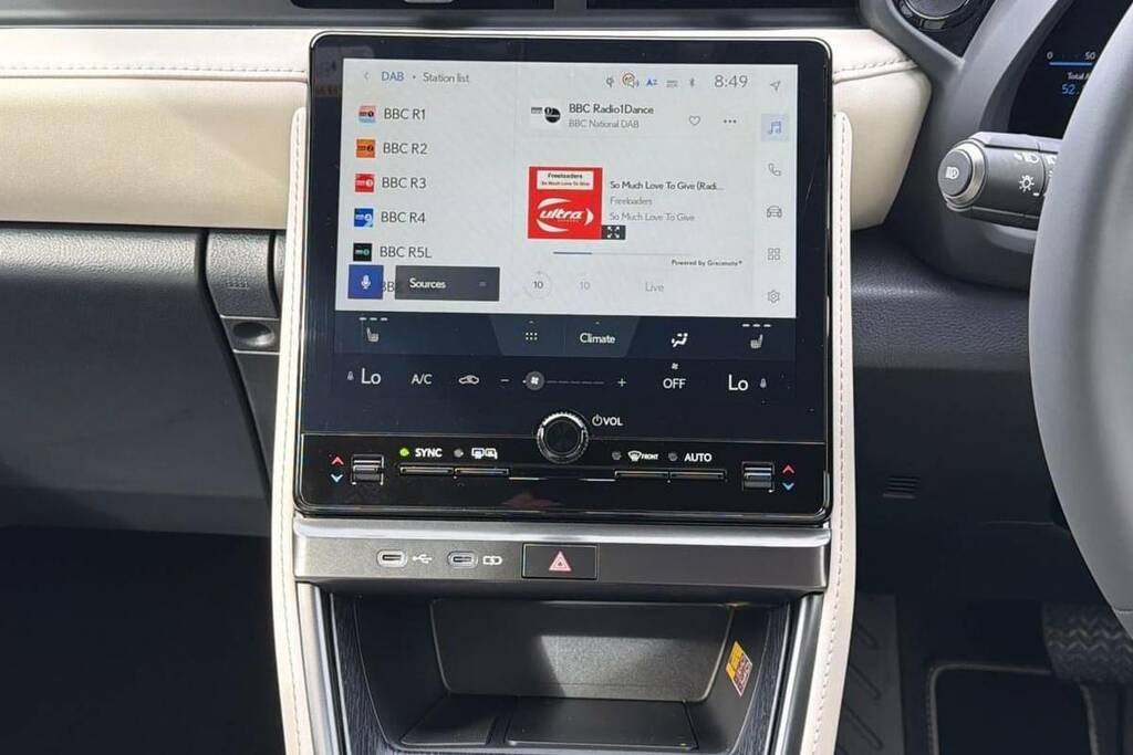 Lexus LBX 1.5 Vibrant Edition E-cvt Bi-tone Red #9