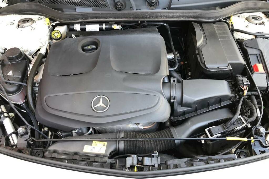 Mercedes-Benz A Class A200 Amg Line Executive DU67GZG White #5